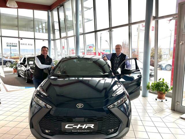 Das geschulte Team des Autohauses steht bereit, um alle Fragen rund um Technik, Ausstattung und Finanzierungsmöglichkeiten zu beantworten.  | Foto: Manuela Danzinger