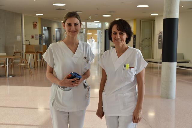 Franziska Jutz ist seit einigen Monaten in der Klinik tätig, Nicole Adler bereits seit 1991 in Oberwart tätig. | Foto: Michael Strini