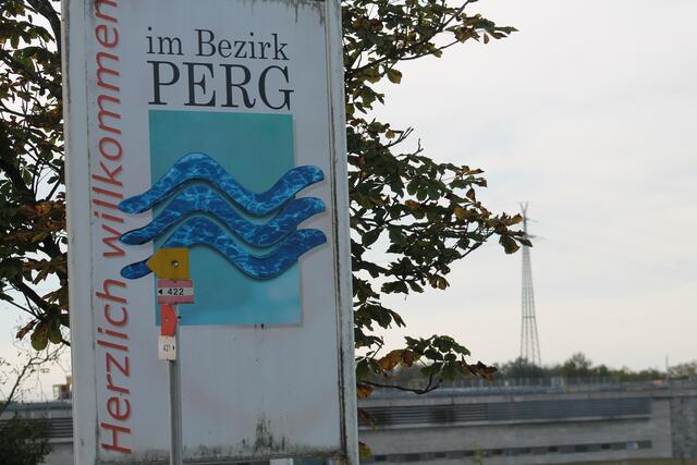 Bezirk mit zwei Wasserkraftwerden, im Hintergrund Wallsee-Mitterkirchen. | Foto: MeinBezirk Perg/Köck
