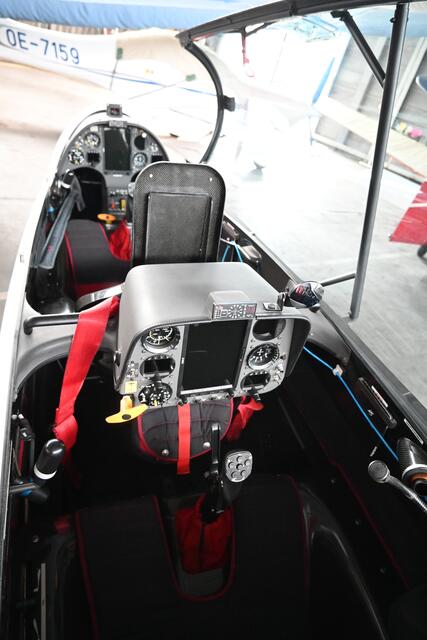 Ein Blick ins Cockpit eines Segelfliegers. | Foto: Königer