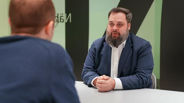 Roland Guggenberger hat sich dem Gespräch mit MeinBezirk gestellt. Dort spricht der FPÖ-Spitzenkandidat für die Margaretner Bezirksvertretungswahlen über sein Wahlprogramm. | Foto: Andreas Pölzl