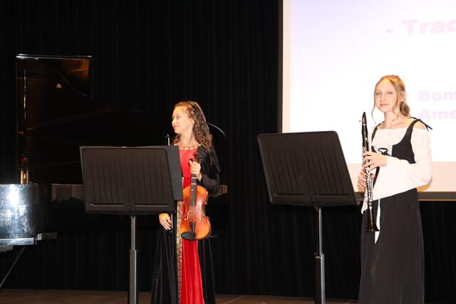 Emilia Hofer und Amelie Nabl von der Musikschule Kalsdorf | Foto: Edith Ertl
