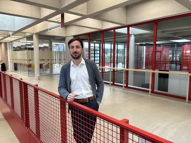 Dem Vizerektor der PH Salzburg, Matteo Carmignola, ist die enge Verknüpfung aus Theorie und Praxis ein zentrales Anliegen. | Foto: Lisa Gold