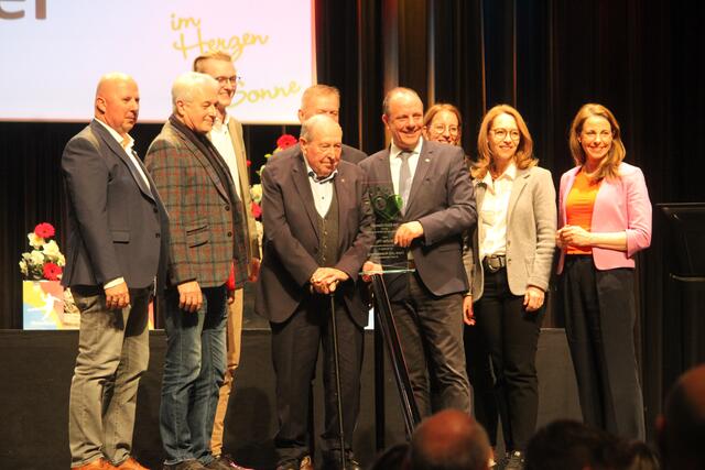 Das Sportlerherz 2024 erhielt Walter Pilz. Er ist Gründer des Gleisdorfer Tennisclubs. | Foto: MeinBezirk/Hofmüller