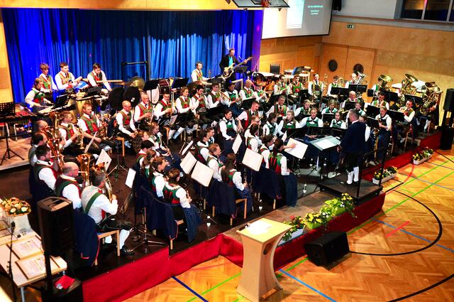 Die Musikkapelle Oberperfuss gestaltet den Auftakt der Serie der Frühjahrskonzerte. | Foto: Hassl