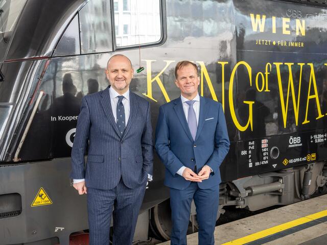 Wien-Tourismus-Direktior Norbert Kettner (r.) und ÖBB-Personenverkehr AG Vorstand Klaus Garstenauer bei der Taufe. | Foto: Valentina Marinelić/MeinBezirk