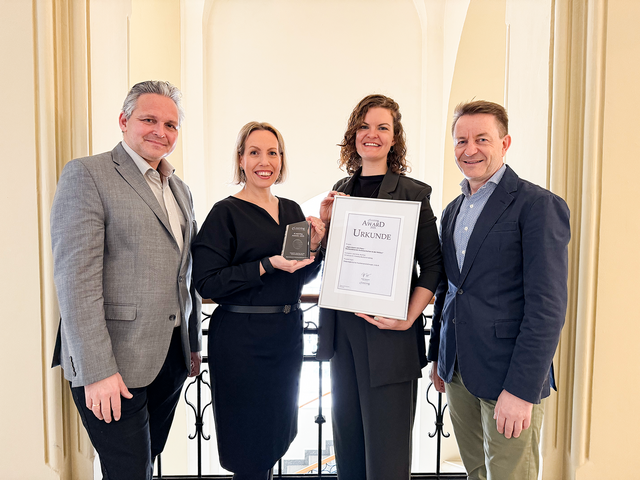 Thomas Bredenfeldt, (Kages-Direktor für Personal &amp; Recht), Karin Pichler-Kolaric, (Fachabteilung Personalentwicklung), Petra Portenschlager, (E-Learning Koordinatorin) und Hanns Ulrich Schlögl (Leiter der FA Personalentwicklung) freuen sich, mit der Auszeichnung auf dem richtigen Weg zu sein.  | Foto: Kages/Mai Le
