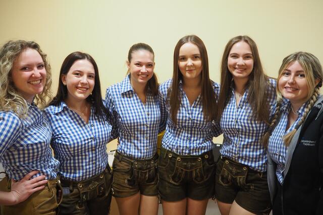 In Steinerkirchen zeigt man sich bereit für die diesjährige Mostkost - hier sollen nicht nur regionale Schmankerl für das leibliche Wohl, sondern auch das "Duell der Gemeinden" für reichlich Unterhaltung sorgen. | Foto: Wimmer