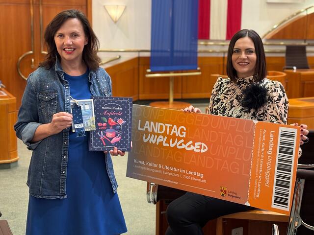 Landtagspräsidentin Astrid Eisenkopf (r.) und die Gartenkrimi-Autorin Martina Parker freuen sich auf den Start der neuen Veranstaltungsreihe.  | Foto: Burgenländischer Landtag
