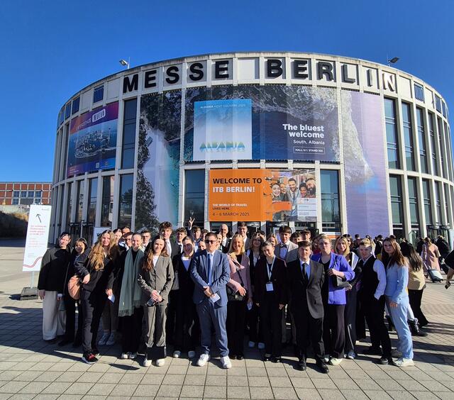 Gemeinsam unterwegs – Die Reise stärkte den Klassenzusammenhalt. | Foto: HLT Retz