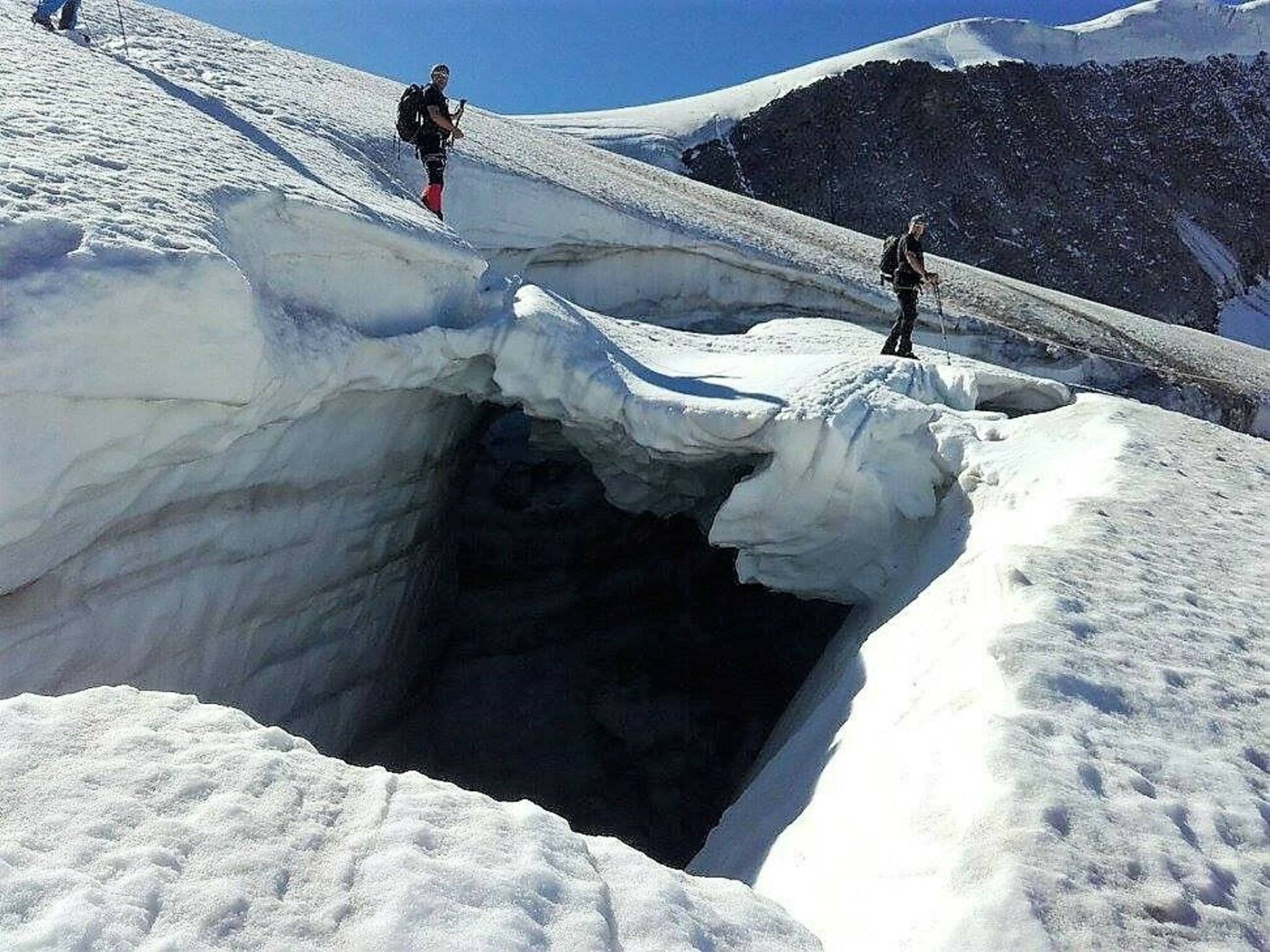 Matrei in East Tyrol: Fall into a crevasse during a ski tour on the ...