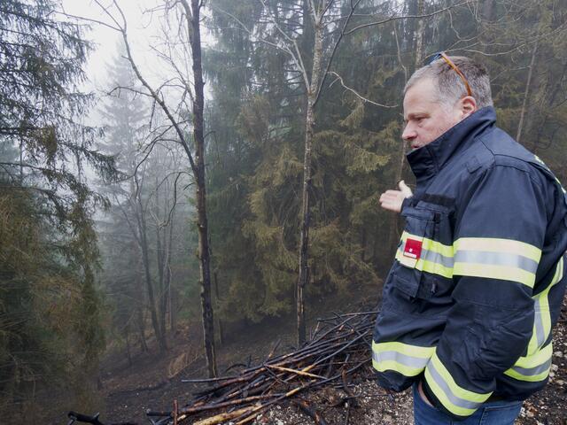 Auf den Spuren des Obersberg-Brandes. "Eine Drohne der Forstverwaltung hat die letzten Glutnester aufgespürt", so Lepkowicz. | Foto: Santrucek