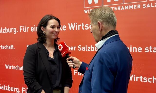 Olivia Ulbig-Sommeregger (UNOS):  "Ich war heute in einer Schule und konnte sehen, wie begeistert und motiviert junge Menschen an einem Wirtschaftsprojekt gearbeitet haben. Aber wo geht später die Begeisterung verloren? Es sind die bürokratischen und sozialen Hürden, die uns hemmen. Bei der sozialen Absicherung der Unternehmerinnen und Unternehmer sind wir noch in den 70er Jahren. So ist es ist nicht leicht, als eine Unternehmerin eine Kinderbetreuung zu finden. Wir wollen dafür sorgen, dass die Wirtschaftskammer hier ihrer Verantwortung gerecht wird".  | Foto: Carmen Kurcz