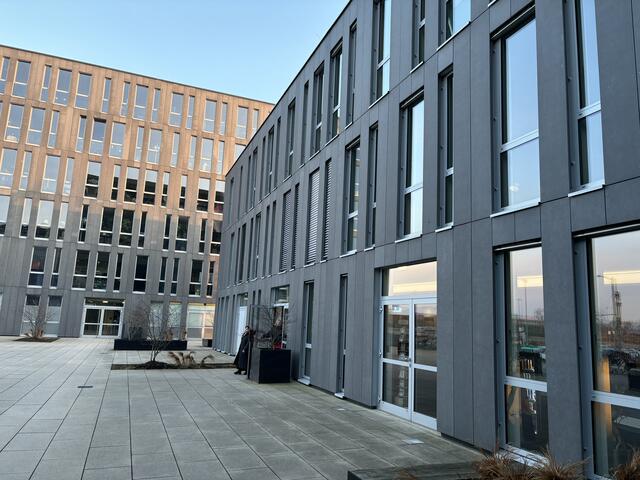 Hier geht es zu den Studios von ServusTV in Wals-Siezenheim. | Foto: Emanuel Hasenauer
