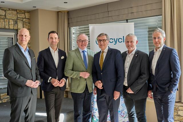homas Eck (ARA Vorstand), Harald Hauke (ARA Vorstandssprecher), Stephan Pernkopf (Landeshauptfrau-Stellvertreter), Erich Frommwald (CEO Kirchdorfer Gruppe), Martin Leonhardsberger (Obmann GVU Melk), Reinhard Kerschner (Geschäftsführer Kerschner Umweltservice und Logistik). | Foto: ARA