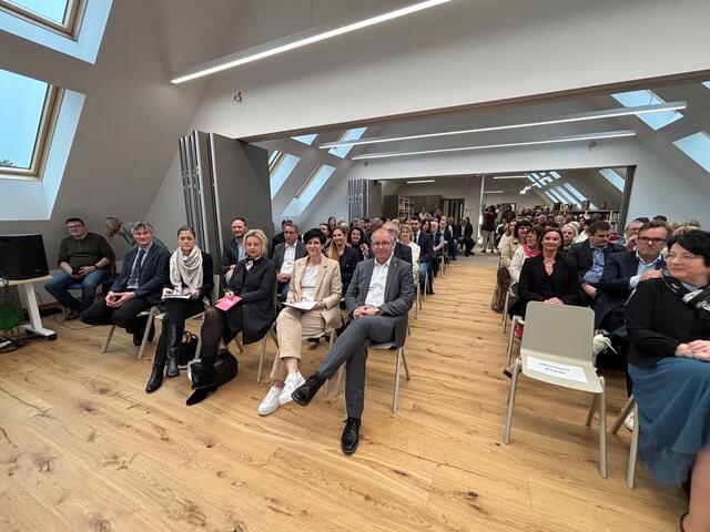 Im Festsaal im zweiten Stock kam es zum Festakt. | Foto: Almer