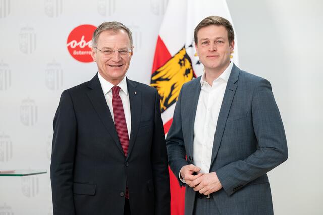 Landeshauptmann Thomas Stelzer (ÖVP), Klima- und Umweltlandesrat Stefan Kaineder (Grüne). | Foto:  Land OÖ/Peter Mayr