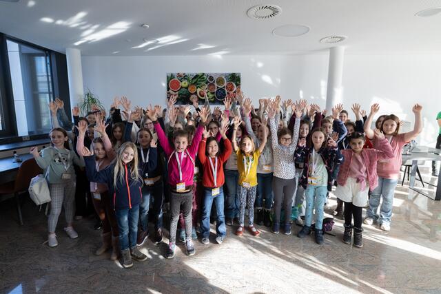 65 Prozent der 46 Mädchen beim Girls Special programmierten erstmals mit CoderDojo Steyr.  | Foto: BMD