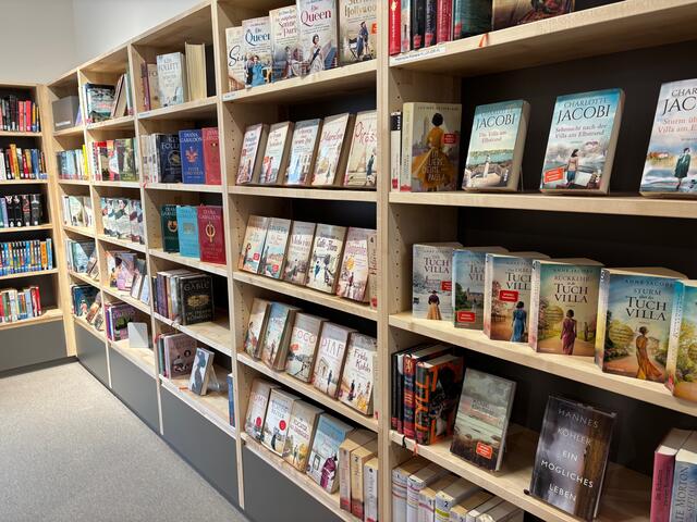 Rund 12.000 Medien mussten vom alten Standort in den neuen übersiedelt werden. | Foto: Almer