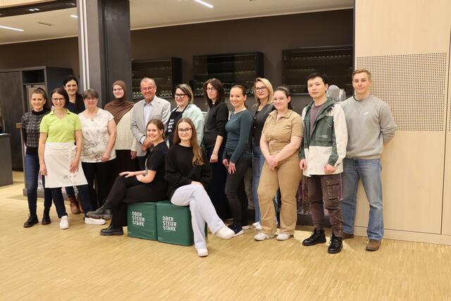 Acht Personen, darunter Studierende und Schlüsselkräfte für die heimische Forschung und Industrie, folgten der Einladung des Regionalmanagements zum Kochevent | Foto: Regionalmanagement Obersteiermark Ost