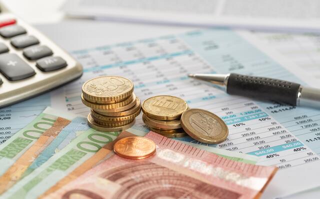 Bisher konnten sich manche Gemeinden mit Rücklagen vor dem Abgang retten. Doch auch für sie wird es langsam eng. | Foto: PantherMedia/Zerbor