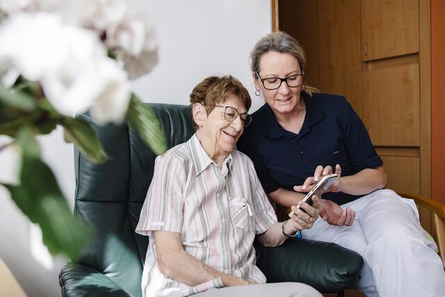 Das vom Land Niederösterreich geförderte Pilotprojekt „Seniorenwohnen“ ergänzt bestehende Betreuungsangebote wie mobile Pflege oder Langzeitpflege. | Foto: BHS Pflege