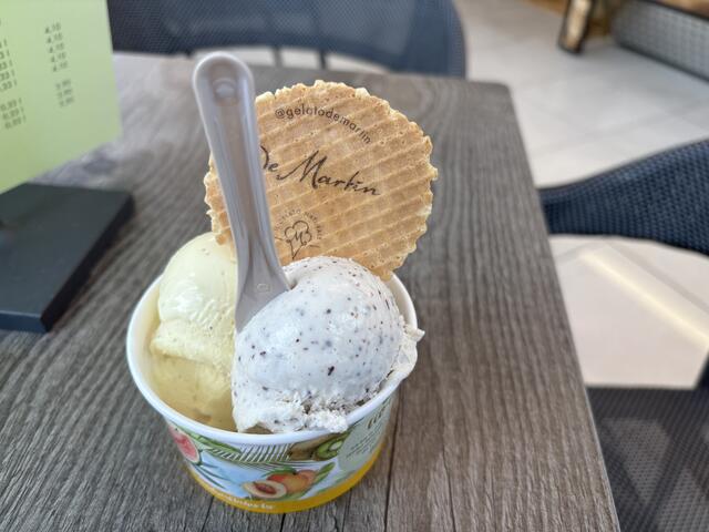 Eine kleine Kostprobe gab es vor Ort. Franca De Martin stellt das Eis selbst her. | Foto: Emanuel Hasenauer