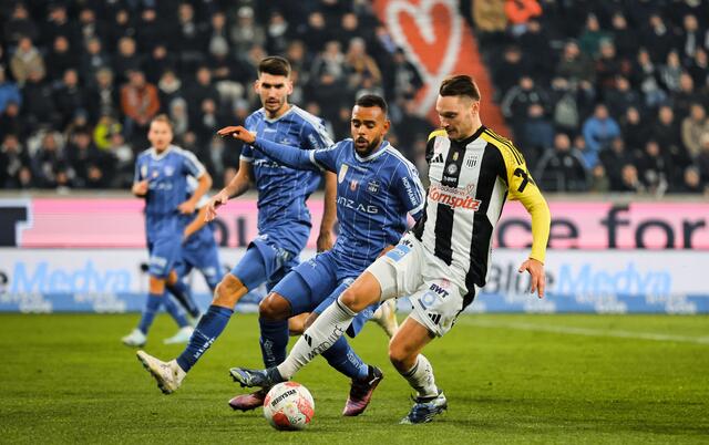 Die Blau-Weißen sitzen dem LASK im Nacken – am Sonntag entscheidet sich, wer den Einzug in die Bundesliga-Meistergruppe schafft.  | Foto: B. Reischl