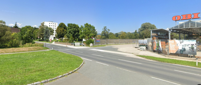 Stark frequentierter Straßenabschnitt: Neben der Sanierung werden Querungshilfe sowie neuer kombinierter Rad-Gehweg hin zur Glanbrücke errichtet. | Foto: google.streetview