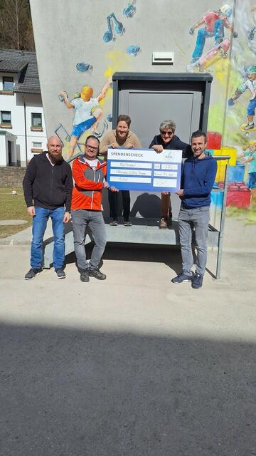 Christian Zeilinger (Elternverein Obmann-Stv.), Matthias Immitzer (Elternverein Obmann), Daniela Schöfl (Kindergartenleiterin), Susanne Hofstätter (Direktorin Volksschule), Christoph Reider (RASK-Teamchef) | Foto: Gemeinde Rosenau