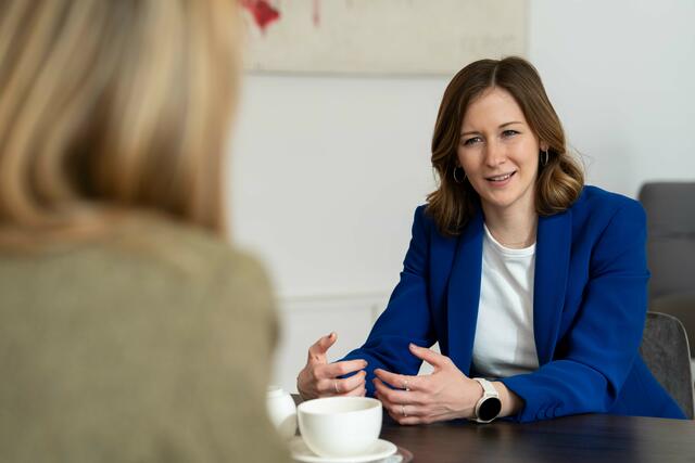 Claudia Plakolm: Oberösterreich und Niederösterreich haben zum Beispiel so eine Sanktion, wenn Integrationskurse nicht besucht werden oder wenn kein Bemühen festgestellt werden kann, die deutsche Sprache zu lernen oder einen Job zu suchen, dann werden bis zu 50 Prozent Sozialleistungen gestrichen.  | Foto: Martin Baumgartner