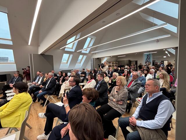 Die Eröffnung des neuen Zentrums war sehr gut besucht. | Foto: Almer