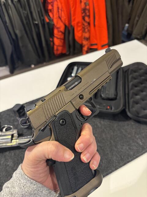 Immer mehr Frauen sind am Schießsport interessiert. | Foto: Martina Schweller