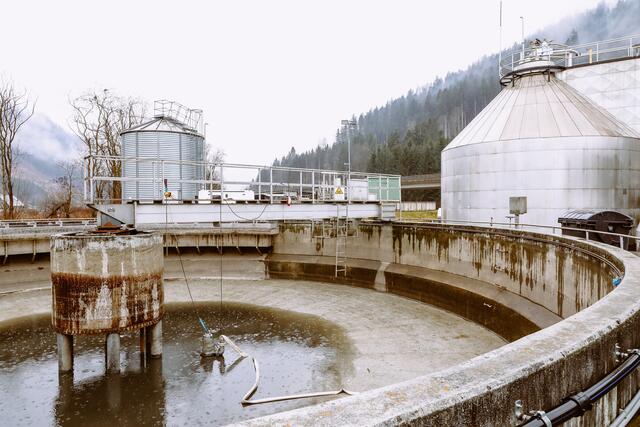 Seit 1965 gibt es die Abwasserreinigungsanlage Trofaiach, in welche die Abwässer aus dem gesamten Vordernbergertal entsorgt werden. Nun wurde sie auf den neuesten Stand gebracht. | Foto: Armin Russold