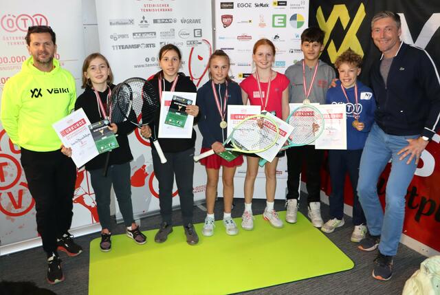 Siegerehrung im Doppel mit Turnierleiter Kerim Sijercic (li) und Oberschiedsrichter Stefan Hirn | Foto: Gerhard Langmann