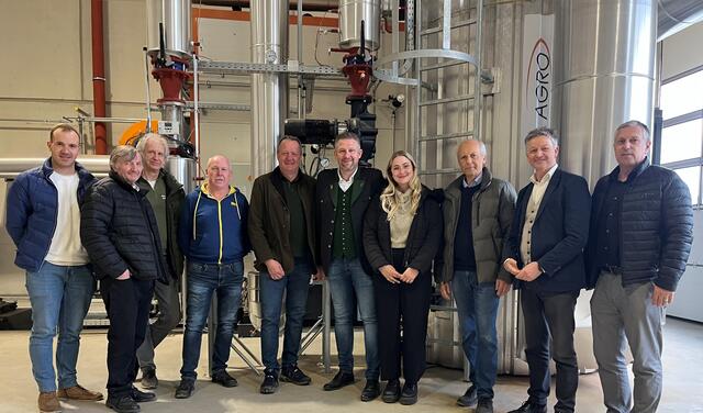 GF. Franz Leitner 6.v.l. mit  einigen Mitgesellschaftern, Bgm.Bernd Hermann und AL Thomas Lagger | Foto: Strohmeier