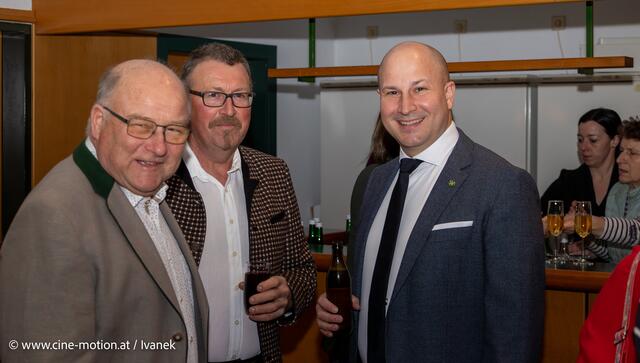 Franz Hittinger, Gemeinderat Herbert Karl, Bürgermeister Paul Frühling mit  (vlnr). | Foto: www.cine-motion.at / Ivanek