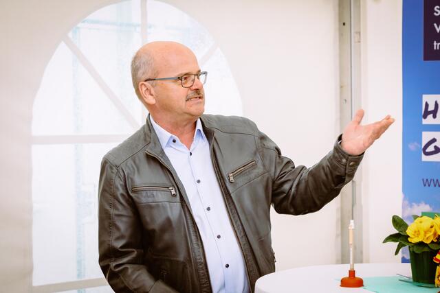 Was genau passiert, bis das Abwasser nach zweieinhalb Tagen sauber wieder in den Vordernberger Bach geführt wird, das zeigte Experte Bernhard Pühringer. | Foto: Armin Russold