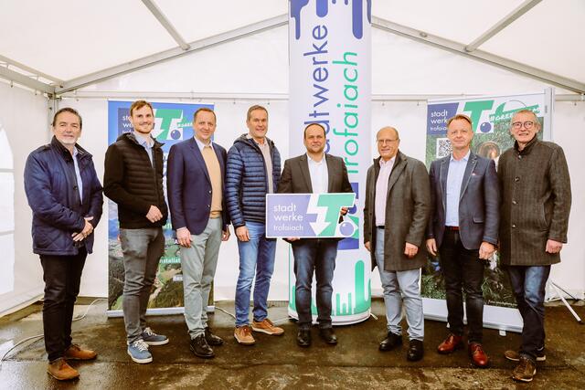 Sind stolz auf die moderne Abwasserreinigungsanlage (v. l.): GF Heinz Rumpold, Michael Wendler (Abwasser-Chef ab April), GF Josef Maier, GSA-Obmann Andreas Zöscher, Rene Windisch (Projektleiter und Abwasser-Chef), Heinz Brunnhofer (Fa. Saubermacher), Mario Abl (Bürgermeister Trofaiach) und Walter Hubner (Bürgermeister Vordernberg). | Foto: Armin Russold