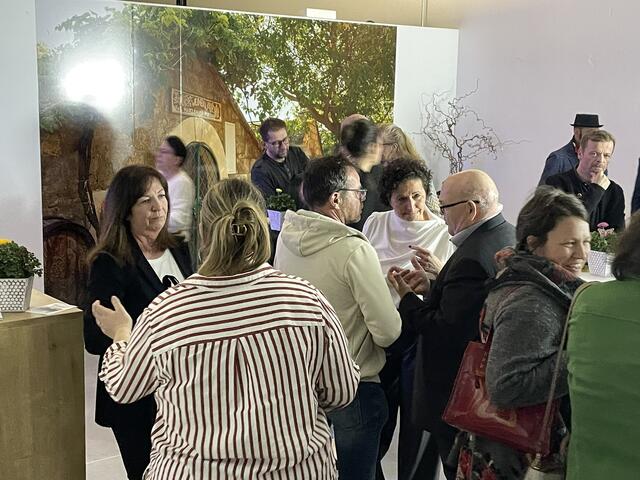 Interessante Gespräche und gute Laune gab es beim "Kick-off"-Treffen der Allhauer Wirtschaft. | Foto: Gernot Heigl