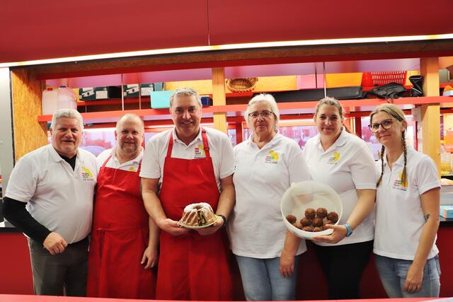 Charmante Köche und Köchinnen, die für die Kulinarik sorgten. | Foto: Edith Ertl