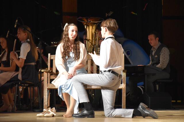 Gefunden: Ottilie (Lea Marie Bürger) und Siedler (Felix Stobl-Halper) | Foto: Michael Strini