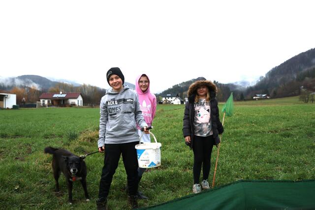 Hund Akira, Christoph, Lina-Sophie und Lena