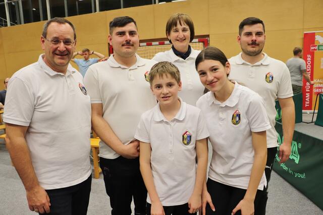 Bei jeder Teamolympiade dabei: Obmann Hannes Karpjuk mit Mitgliedern der Kalsdorfer Musikkapelle. Das Team erzielte mit Köpfchen und Geschicklichkeit einen Platz unter den TOP 10. | Foto: Edith Ertl
