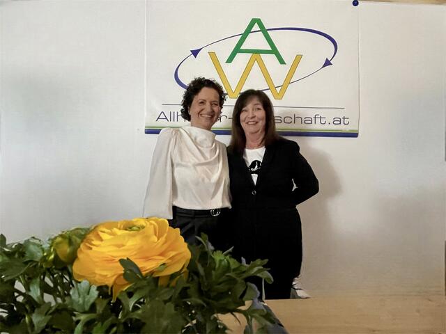 Mit Frauenpower neu durchstarten will der Verein "Allhauer Wirtschaft". Obfrau Petra Brenner (li) und Stellvertreterin Barbara Wagner präsentierten bereits geplante Aktionen. | Foto: Gernot Heigl