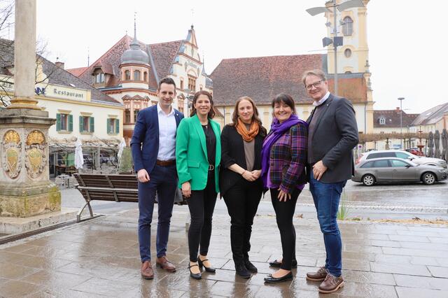 Freude bei Lukas Schnitzer, Marissa Kogler, Stefanie Putz-Pfleger, Manuela Khom und Marcus Martschitsch (v. l.). | Foto: Alfred Mayer 