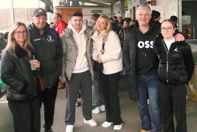 Bgm. Joachim Radics (Markt Neuhodis) kam mit seiner Sportlerfamilie nach Schlaining und durfte nach einem erfolgreichen Auswärtsspiel drei Punkte mitnehmen.