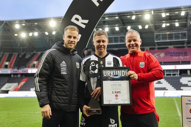 Die LINZAG feierte den starken dritten Platz in der Raiffeisen Arena.