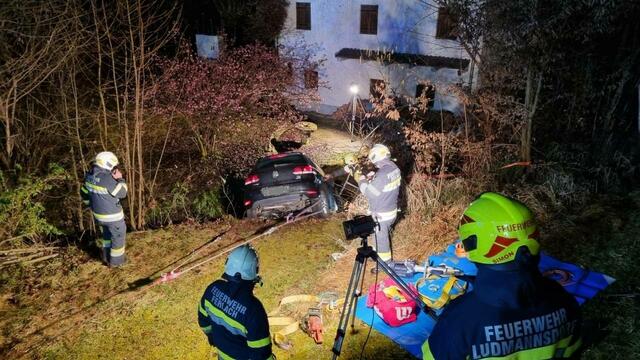 Die Lenkerin habe vergessen, die Handbremse zu ziehen. | Foto: Feuerwehr Ferlach