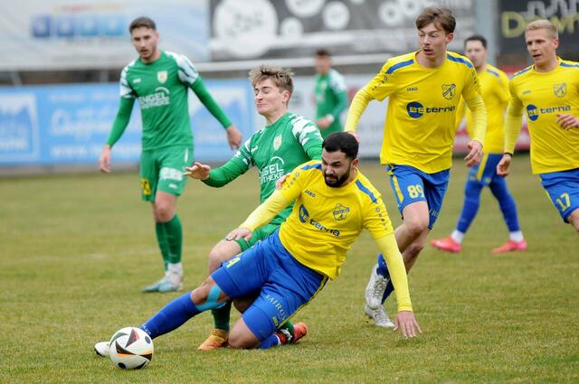 Silz/Mötz mit Abidin Ölmez und Nikolaus Thaler zeigte viel Einsatz – der Sieg im Derby ging aber an Telfs. | Foto: sportszene.tirol